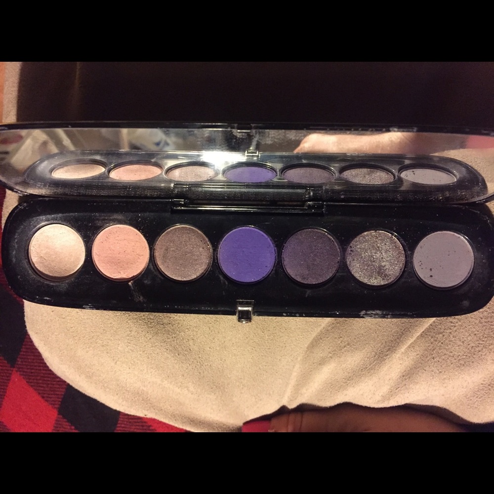 marc jacobs eyeshadow palette in frivoluxe